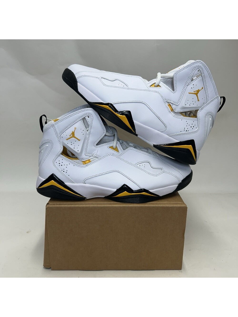Nike Air Jordan Retro True Flight “White/Black/Yellow Ochre”